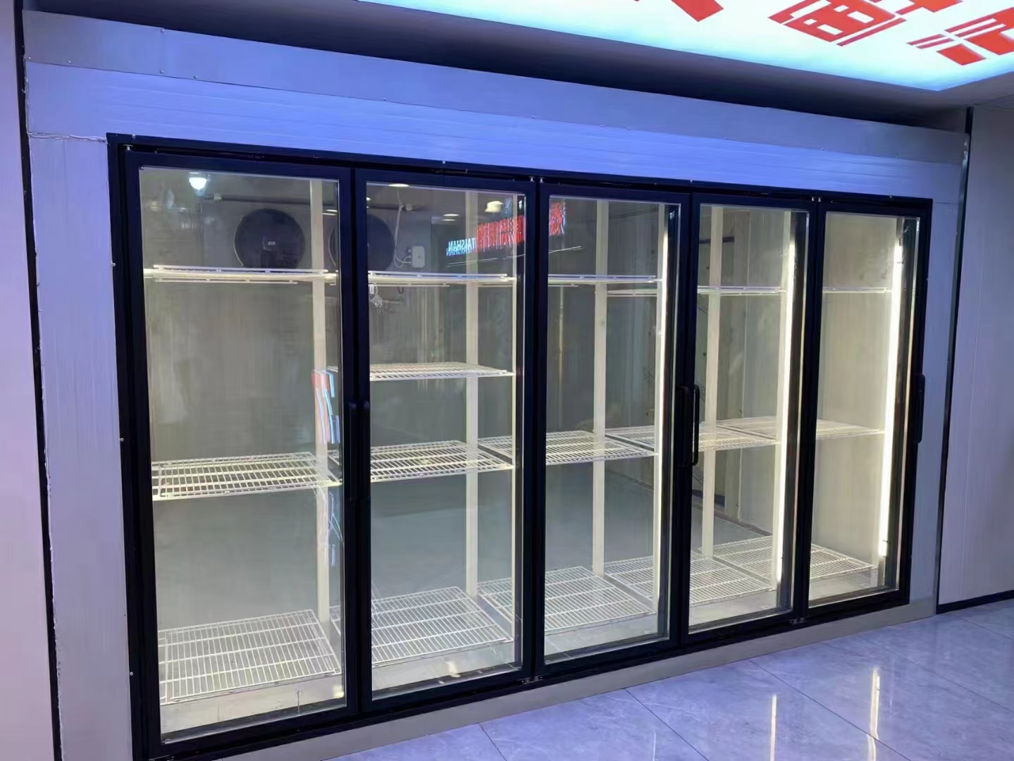 Supermarket display cold storage